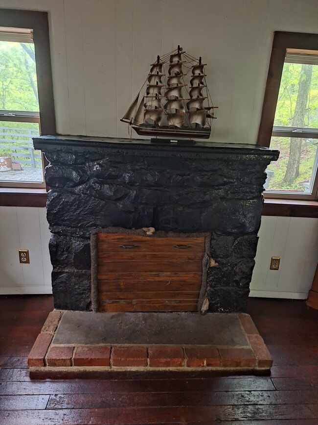 Building Photo - 33 Oakwood Trail S