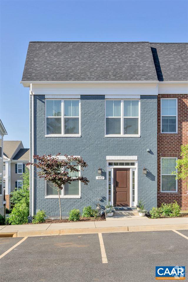 Building Photo - 982 Belvedere Way