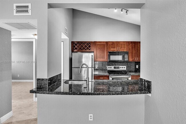 Building Photo - 2881 N Oakland Forest Dr