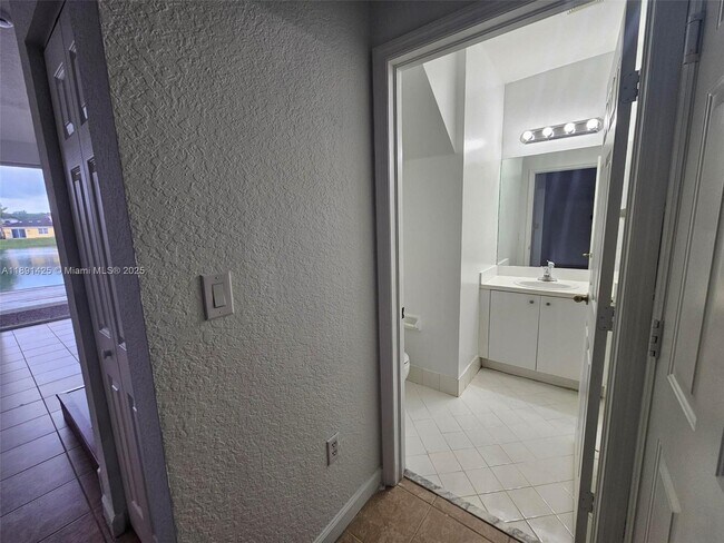 Foto del edificio - 1005 NE 42nd Ave