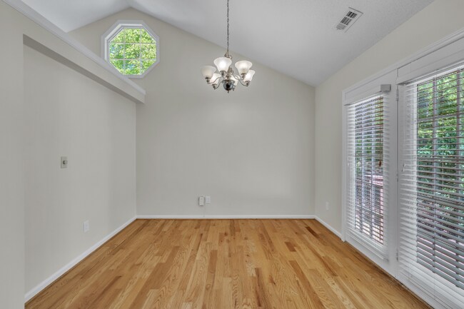 Building Photo - 106 London Plain Ct