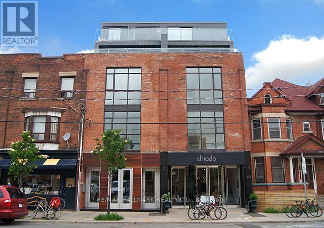 Building Photo - 866 College St