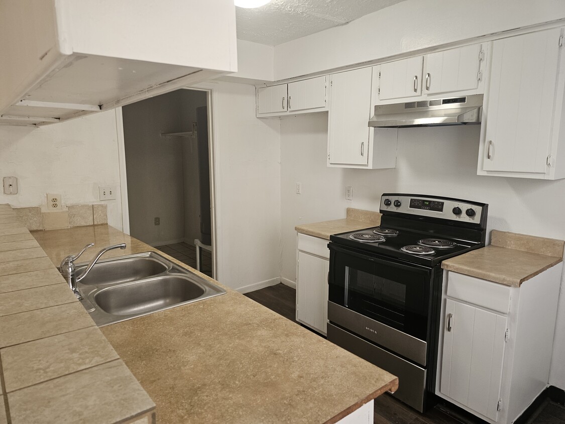 new kitchen appliances - 12327 W Village Dr