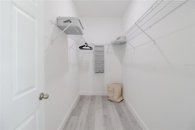 Foto del edificio - 511 Marion Oaks Ln