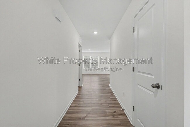 Building Photo - 313 W 18th St