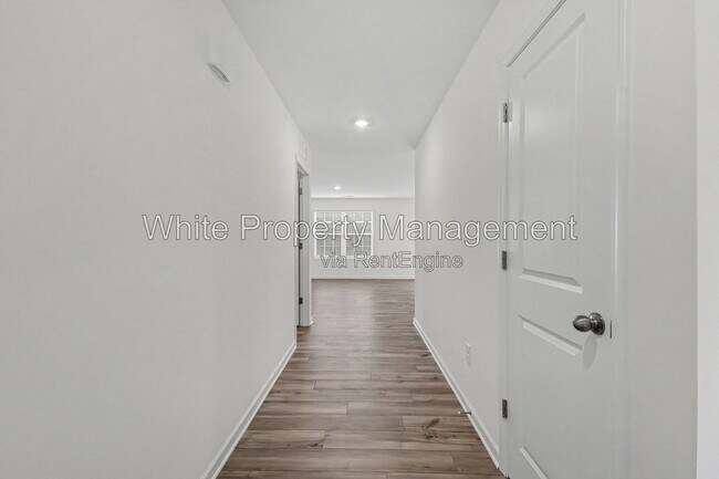 Foto del edificio - 313 W 18th St