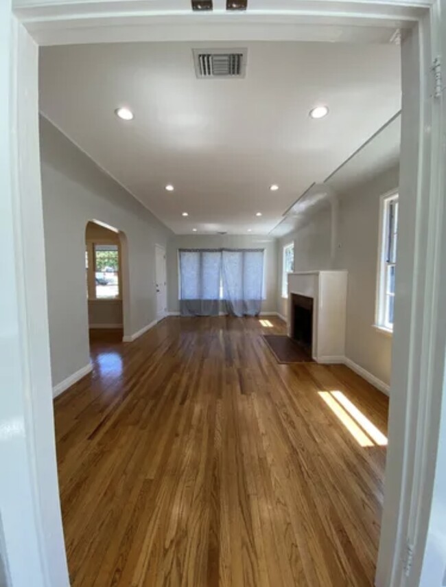 Building Photo - 147 El Nido Ave