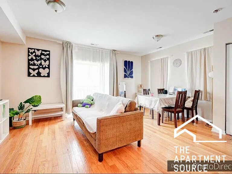 Foto principal - 3211 W Armitage Ave