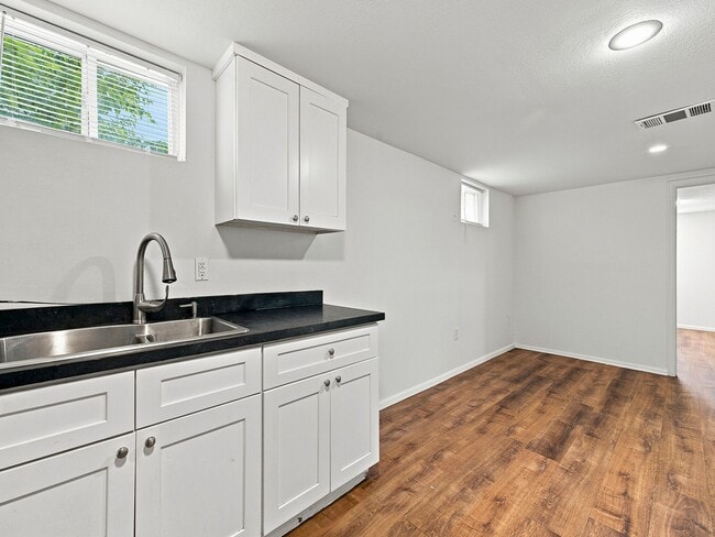 Building Photo - 2122 8th Ave