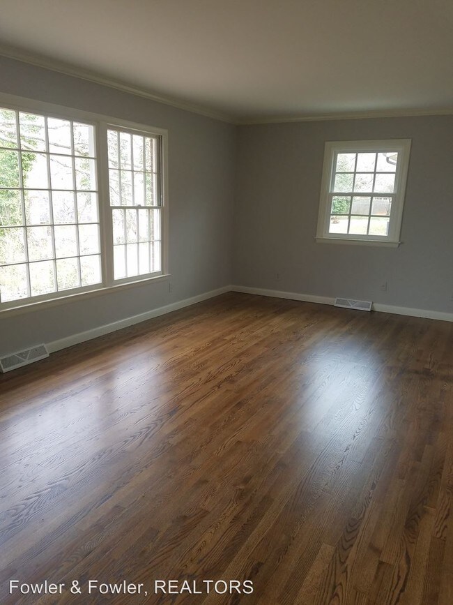 Building Photo - 1606 Efland Dr