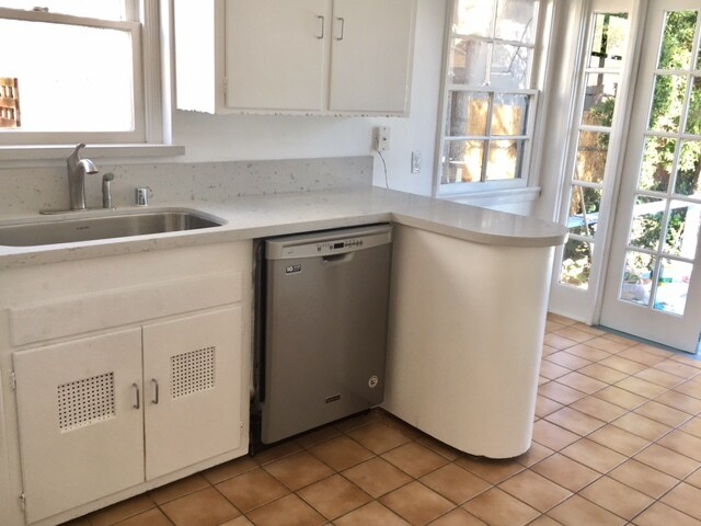 kitchen - 2340 Ashland Ave