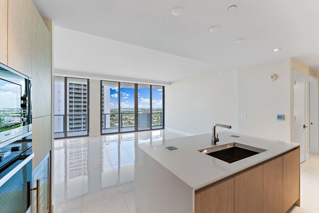 Building Photo - 3100 N Ocean Dr