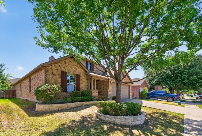 Building Photo - 417 Hackberry Dr