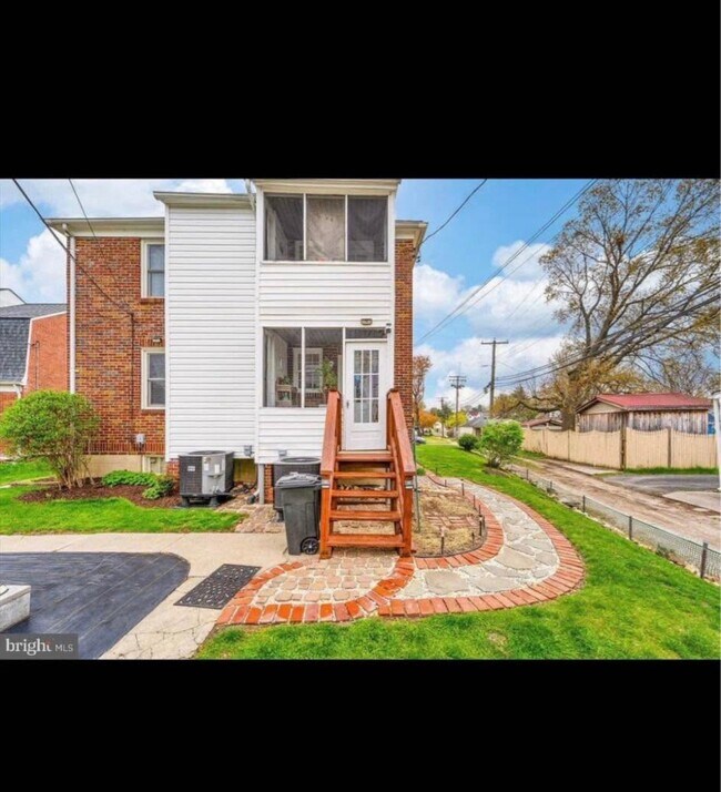 Foto del edificio - 7800 Tilmont Ave
