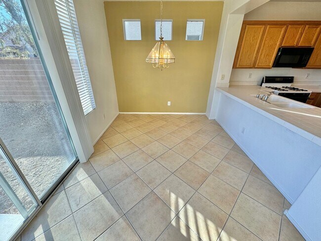 Building Photo - BEAUTIFUL 4 BEDROOM 2.5 BATH HOME IN THE SOUTHWEST!