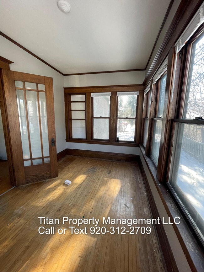 Building Photo - 855 Vine Ave