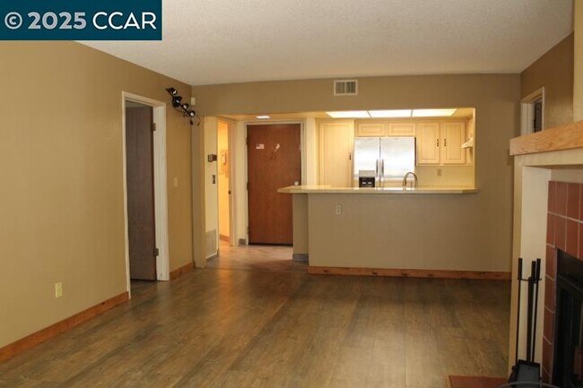 Foto del edificio - 1000 Evergreen Ter