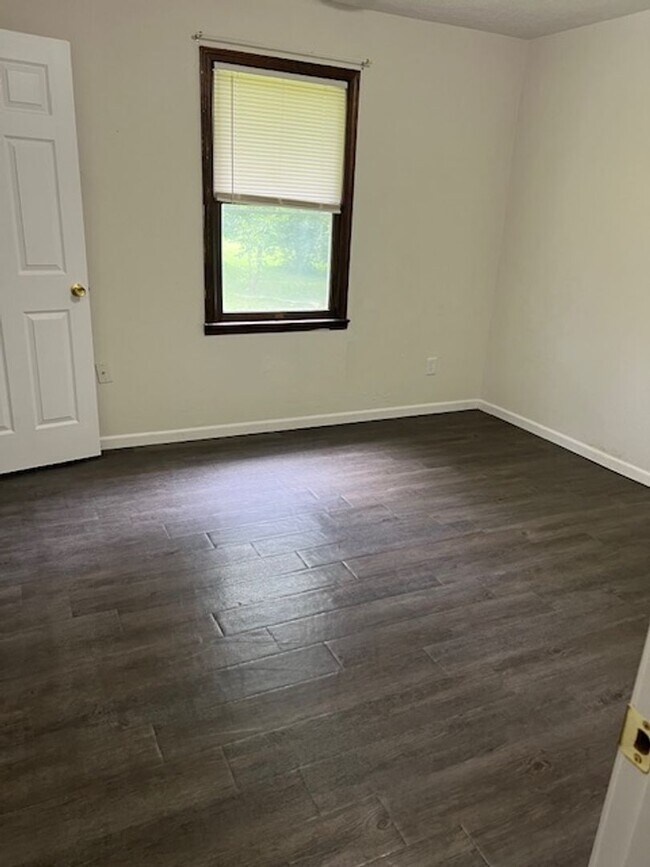 Foto del edificio - 2 bedroom 1 bath duplex with office