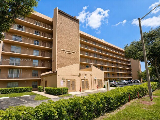 Building Photo - 4550 NW 18th Ave