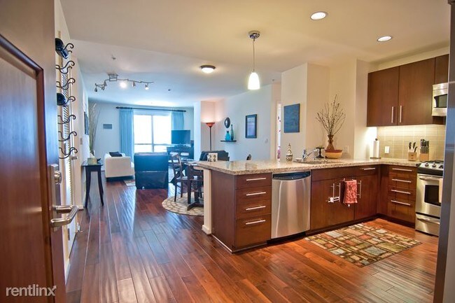 Foto del edificio - 360 Everett Ave