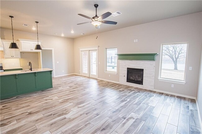 Foto del edificio - 3516 Lakeside Dr