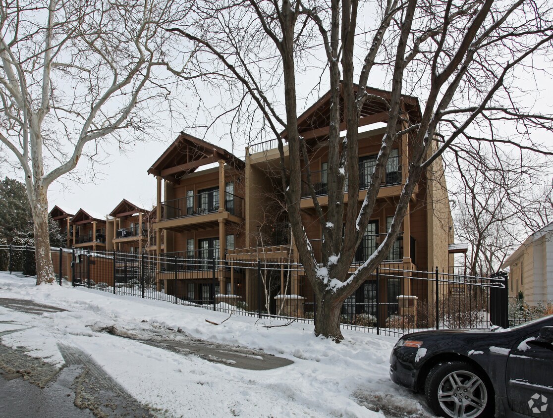 Building Photo - Plaza Hill Apartments