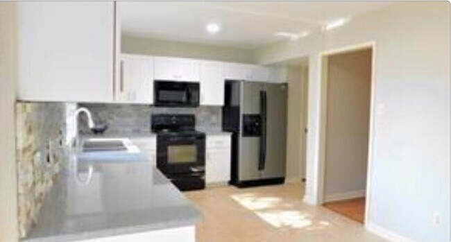 Foto del edificio - 14319 Whitecross Dr