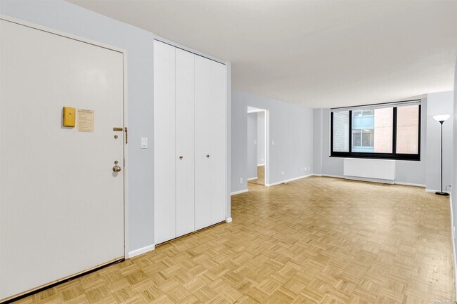 Building Photo - 200 Rector Pl