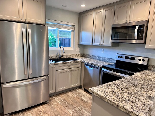 Building Photo - 3 Bed, 2 Bath Home in Rohnert Park