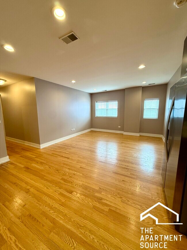 Foto del edificio - 3433 S Indiana Ave