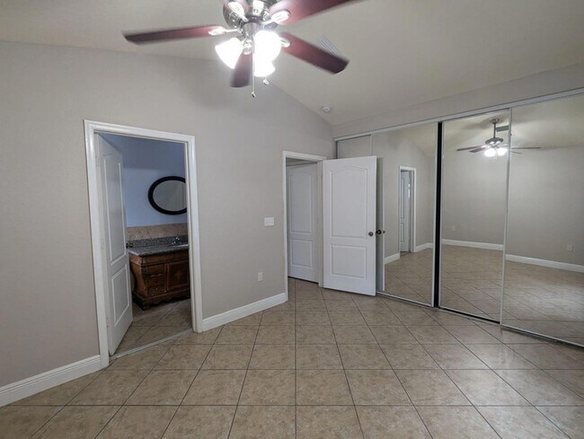 Foto del edificio - 4910 Cambridge St