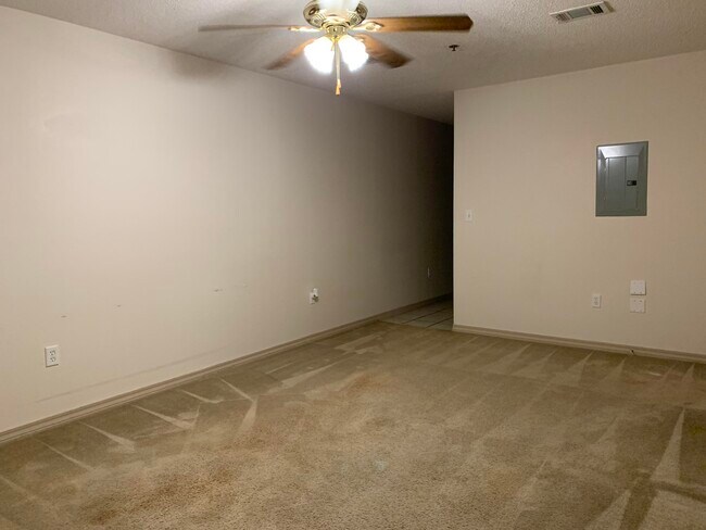 Building Photo - 226 Runnymeade Dr
