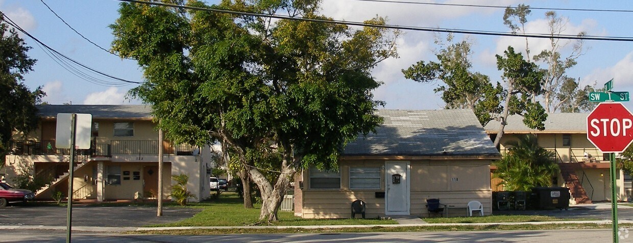 Foto del edificio - 126-128 SW 1st St