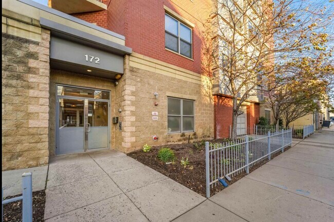 Foto del edificio - 172 Culver Ave