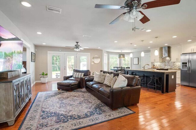 Building Photo - 2072 Trescott Dr