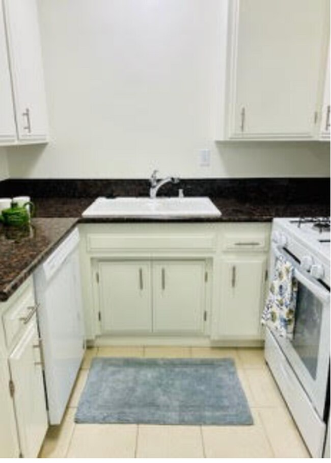 Building Photo - Resort Like Property- 1BD, Must See!