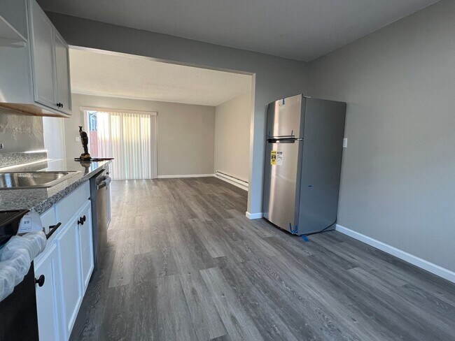 Foto del edificio - Newly renovated Two Bedroom, One Bath Central Point apartment | Available Mid April