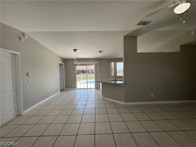 Foto del edificio - 1700 NE 12th St