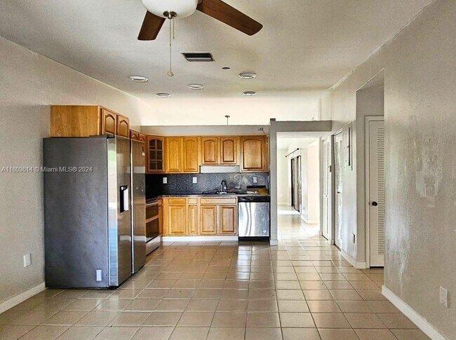 Foto del edificio - 19020 NW 65th Ct