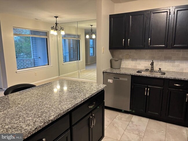 Building Photo - 1807 Diamond Dr