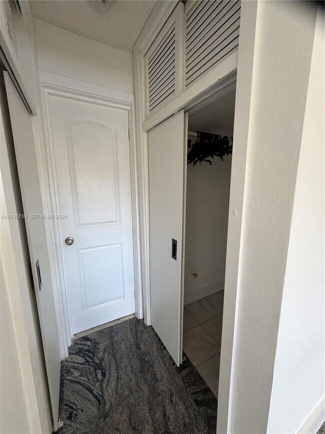 Foto del edificio - 2880 NE 203rd St