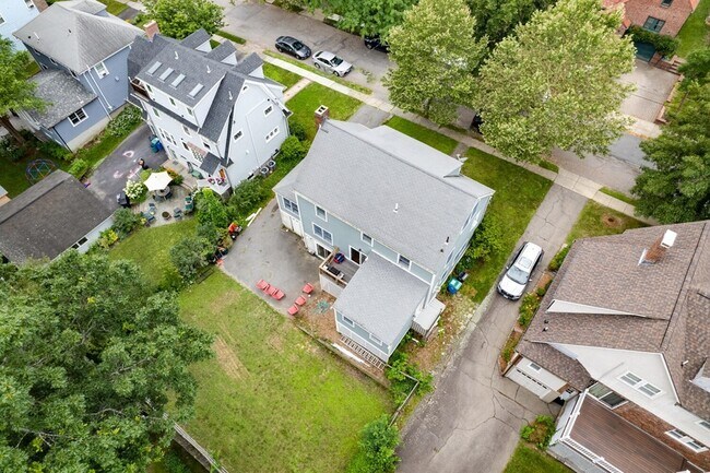 Foto del edificio - 72 Richardson Rd