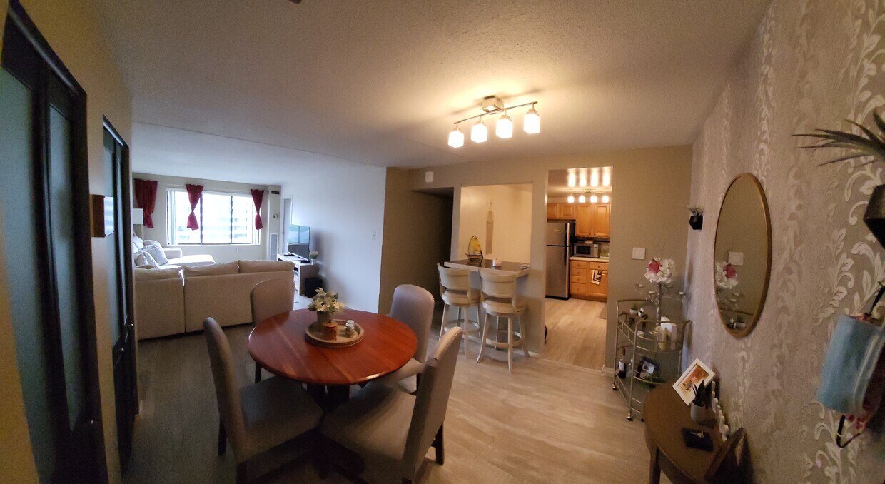 Entrance to Condo, open concept - 6300 Stevenson Ave