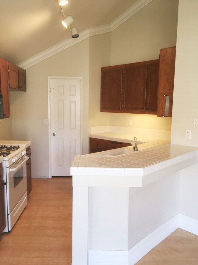 Foto del edificio - 2 Bedroom Carriage Unit, Available NOW!