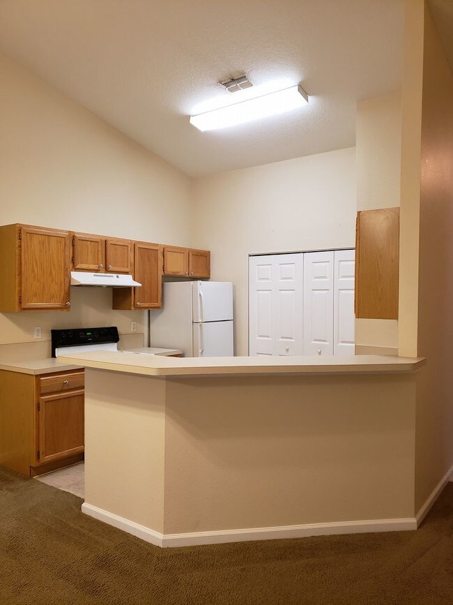 Building Photo - 3 BEDROOM/2 BATH DUPLEX PALM COAST 1000