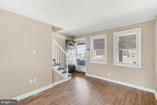 Foto del edificio - 6835 Eastbrook Ave