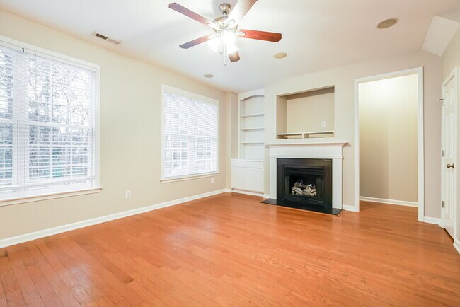 Building Photo - 125 Pearson Place