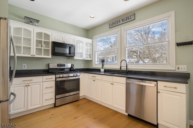 Foto del edificio - 30 Sussex Ave