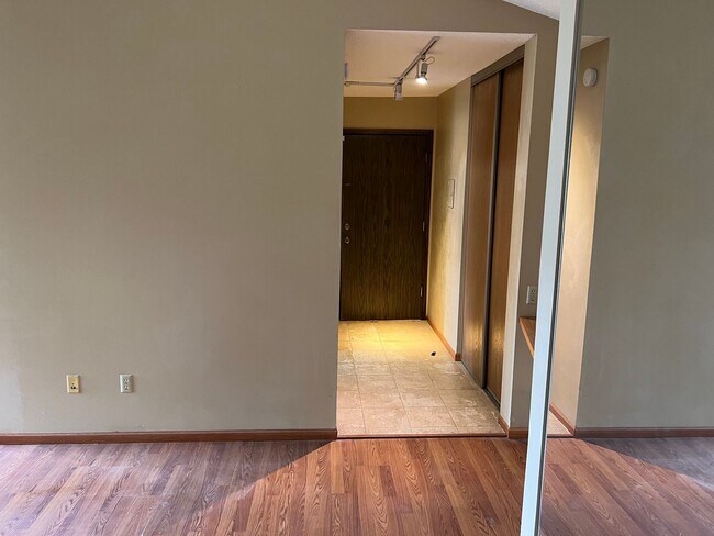 Foto del edificio - 1 Bedroom Condo in Hopkins