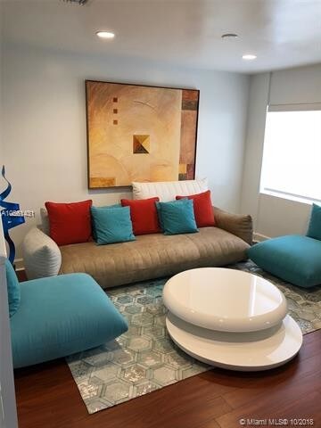 Foto del edificio - 2560 NE 190th St